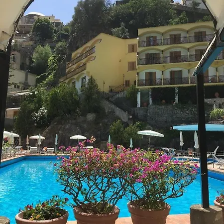 Luxury Royal Aparthotel 4*