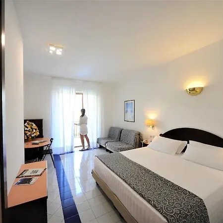 Aparthotel Luxury Royal 4*