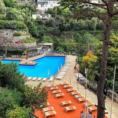 Luxury Royal Aparthotel 4*