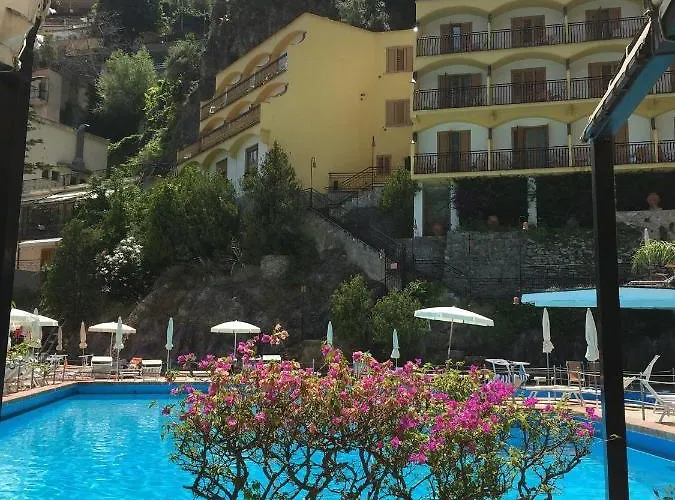 Luxury Royal Aparthotel 4*